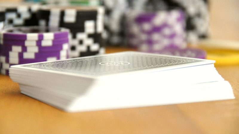 亚洲博彩公司深度教学：德州扑克与牛牛游戏的概率、心理与资金全攻略