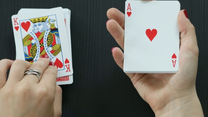 亚洲博彩公司视角下的桌游决策智慧与即时互动解析